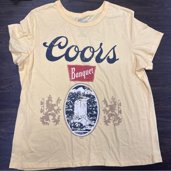 Hybrid & company Tops - Hybrid & Company Cream Graphic Tee